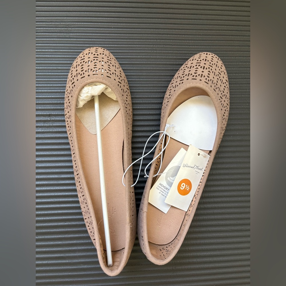 Universal Thread Eyelet Brown Ballet Flats